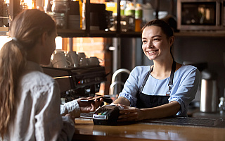 Jesteś właścicielem kawiarni? Sprawdź, jakie metody płatności musisz zapewnić swoim klientom